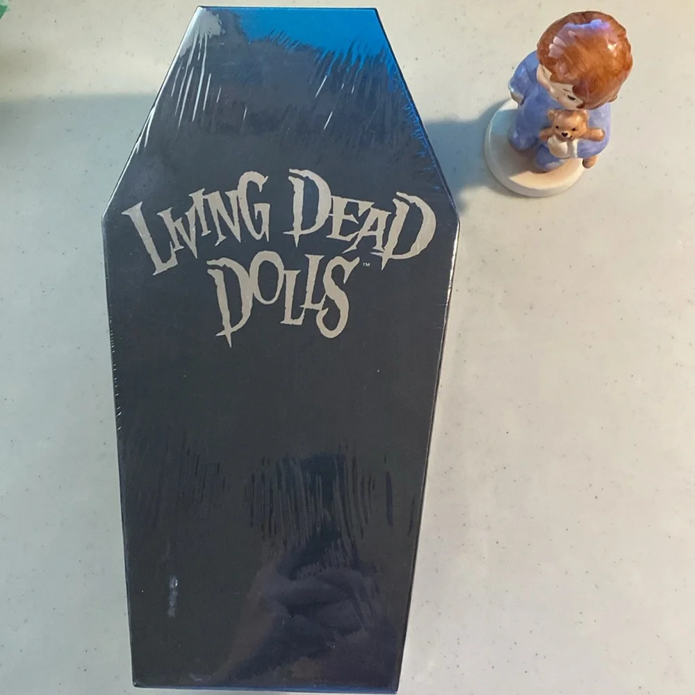Living Dead Dolls She Who Walks The Night